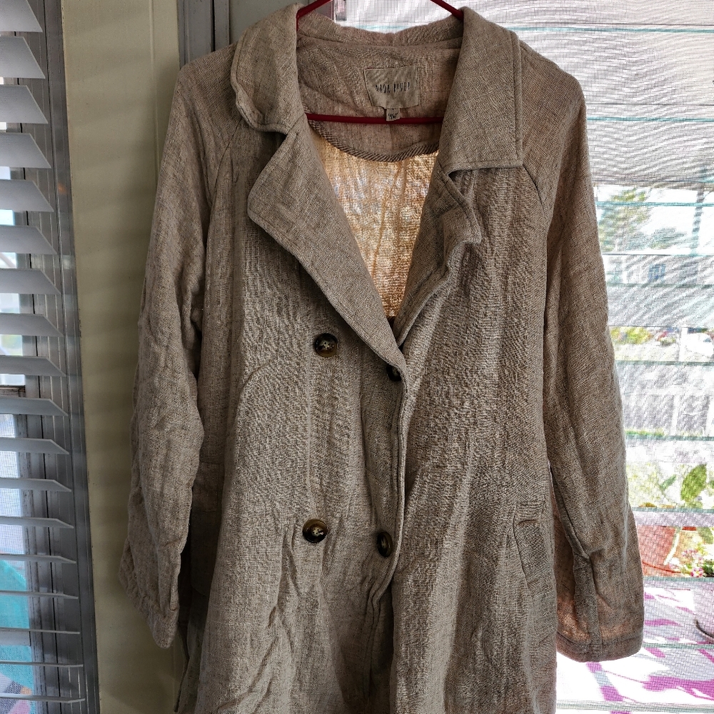Moonriver size medium,  linen,  blend 42" bust 33" long 3/4 ,roll up tab sleeve